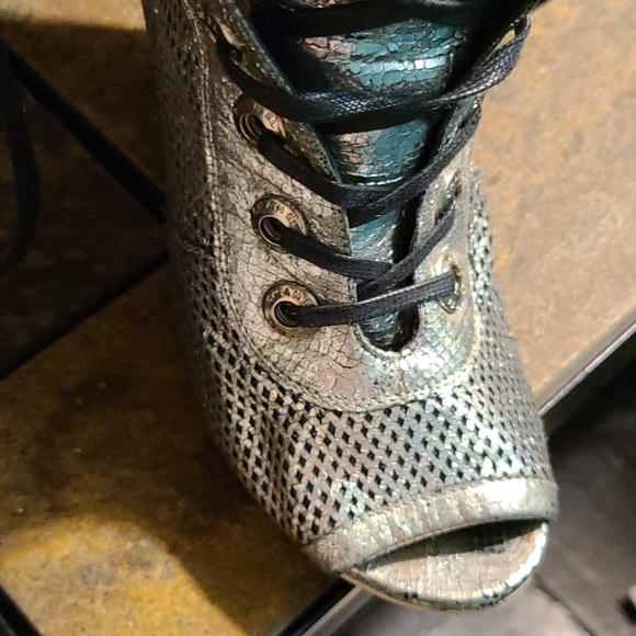 CHANEL SILVER LEATHER LACE UP WEDGE DUSTRESSED BOOTIES O8P - Picture 14 of 16